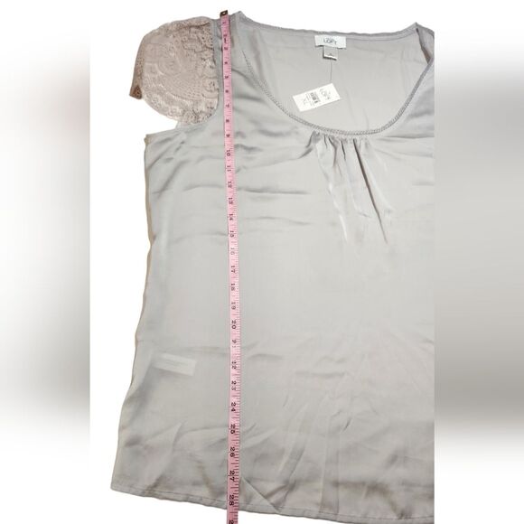 LOFT Blouse Top Satin Lace Short Cap Sleeve Gray Silver Pleated Flowy XL NEW - Picture 9 of 11